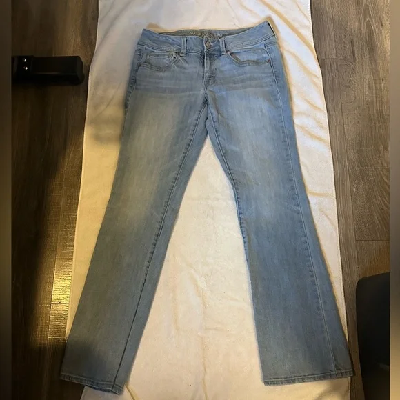 American Eagle Outfitters Light Blue Kick Boot jeans 6 - Picture 1 of 6